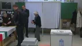 مجارها در رفراندوم آری یا نه به مهاجران در پای صندوقهای رای