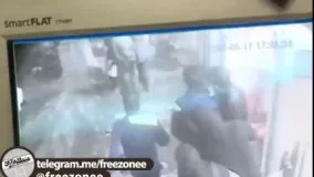 نجات دختری از سیل در تهران توسط مرد مغازه دار