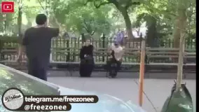 واکنش مردم به کشیدن حجاب از سر زن  در خیابان 