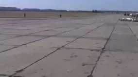 پرواز یک جنگنده سوخو Su-27 در ارتفاع پایین و واکنش به‌موقع خلبان
