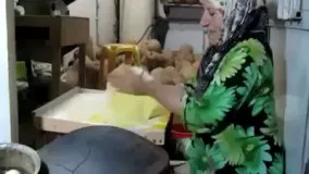 پختن نان خلفه در لاهیجان