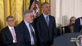 باراک اوباما رئیس جمهور امریکا به رابرت دنیرو مدال افتخار اعطا کرد. 