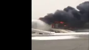 آتش گرفتن یک هواپیمای مسافربری پس از فرود در فرودگاه دبی