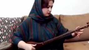 سه تار نوازی دختر هنرمند ایرانی