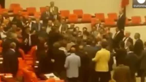  زد و خورد نمایندگان در پارلمان ترکیه