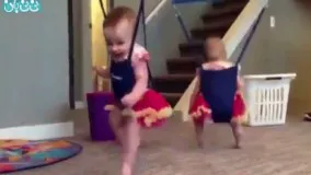 رقصیدن نوزاد های کوچولو داخل تاب