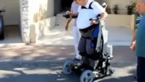این ویلچر رباتیک میتواند معلولین را سرپا نگهدارد و آنها را حرکت دهد