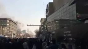 لحظاتى پس از ریختن ساختمان پلاسكو - آتش سوزى تهران