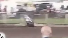 فیلم / حادثه ای عجیب در یک مسابقه موتورسواری