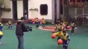 نمونه ای از زنگ ورزش در یک مدرسه در چین 