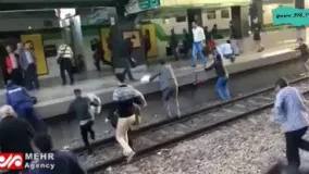 کار عجیب و خطرناک مردم در مترو کرج- تهران برای رفتن به لاین مخالف