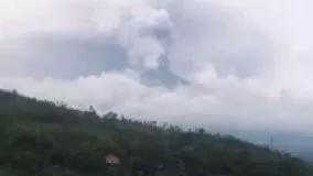 فیلم/ لحظه فعال شدن آتشفشان آگونگ در اندونزی 