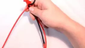 اموزش درست کردن دستبند با بند کفش