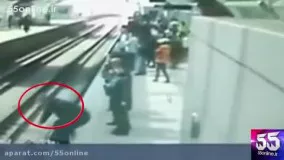  نجات معجزه آسای پیرمرد پس از زیرگرفته شدن توسط مترو