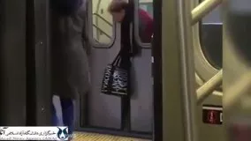  گیر کردن سر یک زن، میان درهای مترو +ویدیو