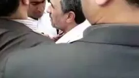 نخستین حرکت پساردصلاحیتی احمدی نژاد - رفتن به زیارت مشهد و استقبال برخی هواداران از او  