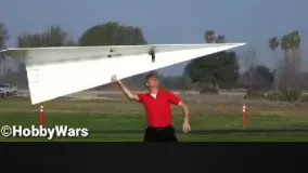 بزرگترین هواپیمای کاغذی جهان