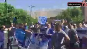 تجمع هواداران استقلال مقابل وزارت ورزش و شعار بر ضد افتخاری
