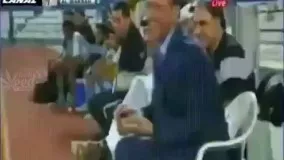بازی دوستانه بایرن مونیخ و الوکره قطر وقتی بازیکن قطری برای گرفتن توپ فرانک ریبری از کولش بالا میره. ریبری هم طرف رو کول میکنه 