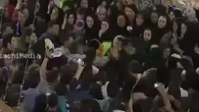 ????لحظه شفا گرفتن یک کودک در حرم امام رضا (ع) در حالی که تصویر بصورت زنده از تلویزیون پخش می‌شد  