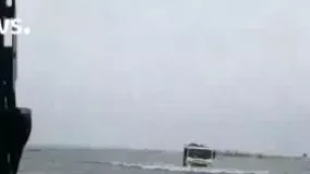 فیلم/ رانندگی در اقیانوسی از سیلاب!