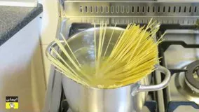 پاستا ایتالیایی یک اسپاگتی ساده با دو نوع سس