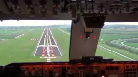 دانلود فرود 747 در فرودگاه آمستردام از داخل کابین خلبان 