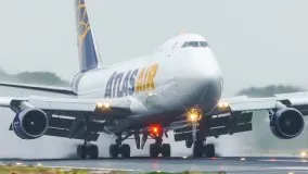 دانلود VERY HARD BOEING 747 LANDING on a wet runway
