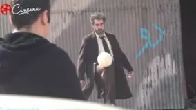 دانلود پشت صحنه جالب فیلم فروشنده؛ پا به توپ شدن اصغر فرهادی و شهاب حسینی