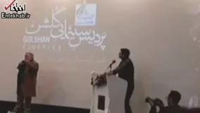 فیلم/ کنایه «اکبر عبدی» به «علم‌الهدی» در افتتاحیه یک سینما در مشهد