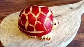 How to Make Apple Turtles - Red Tortoise - تزیین سیب به شکل لاک پشت قرمز