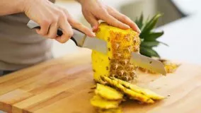 How To Peel And Cut a PineApple - آموزش پوست کندن آناناس در سه سوت