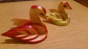 Delicious Apple Swan Decoration:سیب به شکل قو