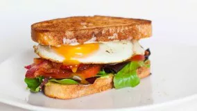 آشپزی مدرن- طرز تهیه ساندویچ سالامی در پنج دقیقه-صبحانه لذیذ