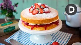 Classic Victoria Sponge Cake/ کیک اسفنجی کلاسیک