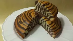 Tasty Zebra Cake Recipe -    طرز تهیهٔ کیک دو رنگ کاکاو و ونیلا