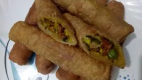 غذای رمضان-تهیه اسپرینگ رول مخلوط سبزیجات و مرغ