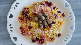 آشپزی ایرانی-طرز تهیه آلبالو پلو اصیل و مجلسی، خوشمزه و خوشرنگ