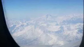 نمایی از قله همیشه سرفراز دماوند از داخل هواپیما مسیر گرگان تهران
