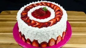 کیک پزی-تهیه کیک توت فرنگی