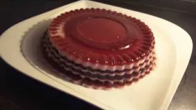 تهیه کیک-کیک ژیلی  با آلبالو
