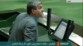 حاشیه های خنده دار درحین نطق دفاع از علی ربیعی وزیر رفاه در جلسه استیضاح