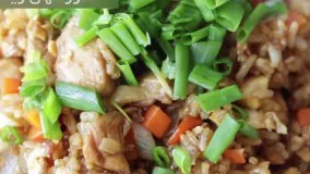 برنج و مرغ سرخ شده | فیلم آشپزی