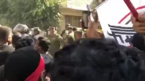 ورود هواداران الحشد الشعبی به دفتر حزب دموکرات در بغداد