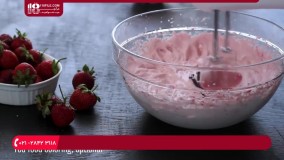 دستورالعمل پخت کیک یخچالی با طعم توت فرنگی