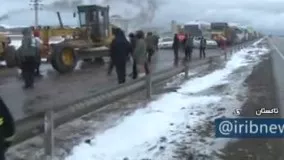 بارش برف؛ تصادف زنجیره‌ای در آزادراه قزوین - زنجان