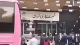 تجمع اعتراضی دستفروشان  مقابل شهرداری تهران