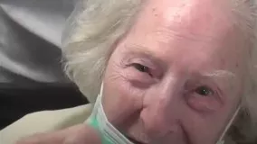 زنی ۱۰۰ساله موفق به شکست کرونا شد
