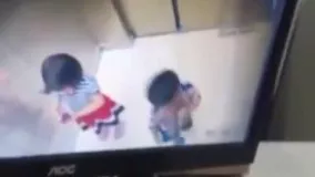 نجات جان یک کودک در آسانسور توسط کودک دیگر