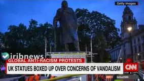 مجسمه چرچیل از بیم معترضان در لندن باندپیچی شد
